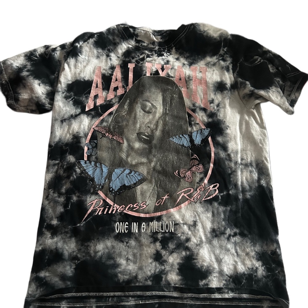 Aaliyah Graphic Tee GUC